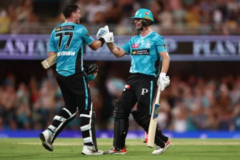 Brisbane Heat Clinch Thrilling Victory Over Perth Scorchers by Eight Wickets